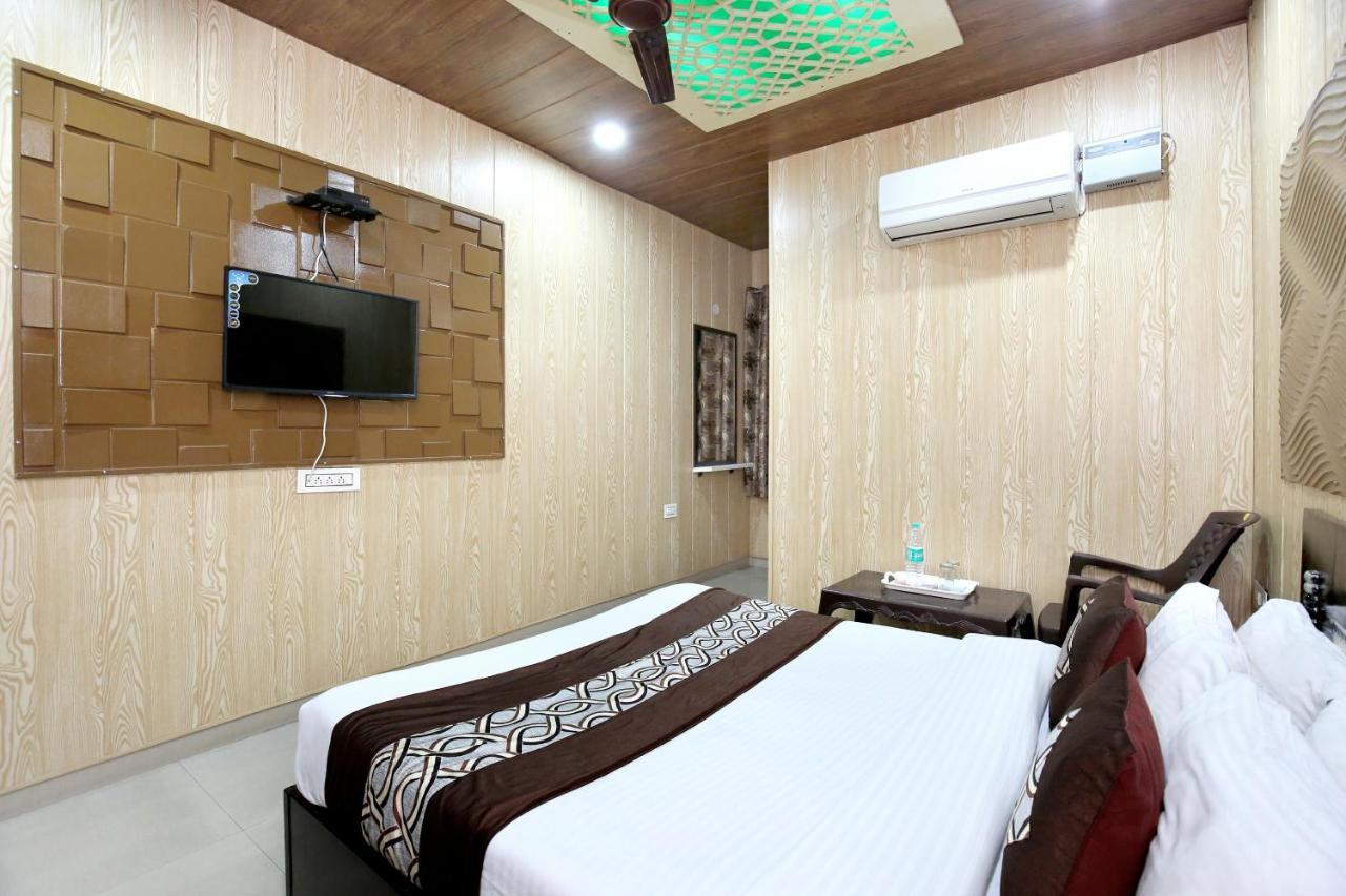 Oyo 8105 Royale Guest House Ludhiana Extérieur photo