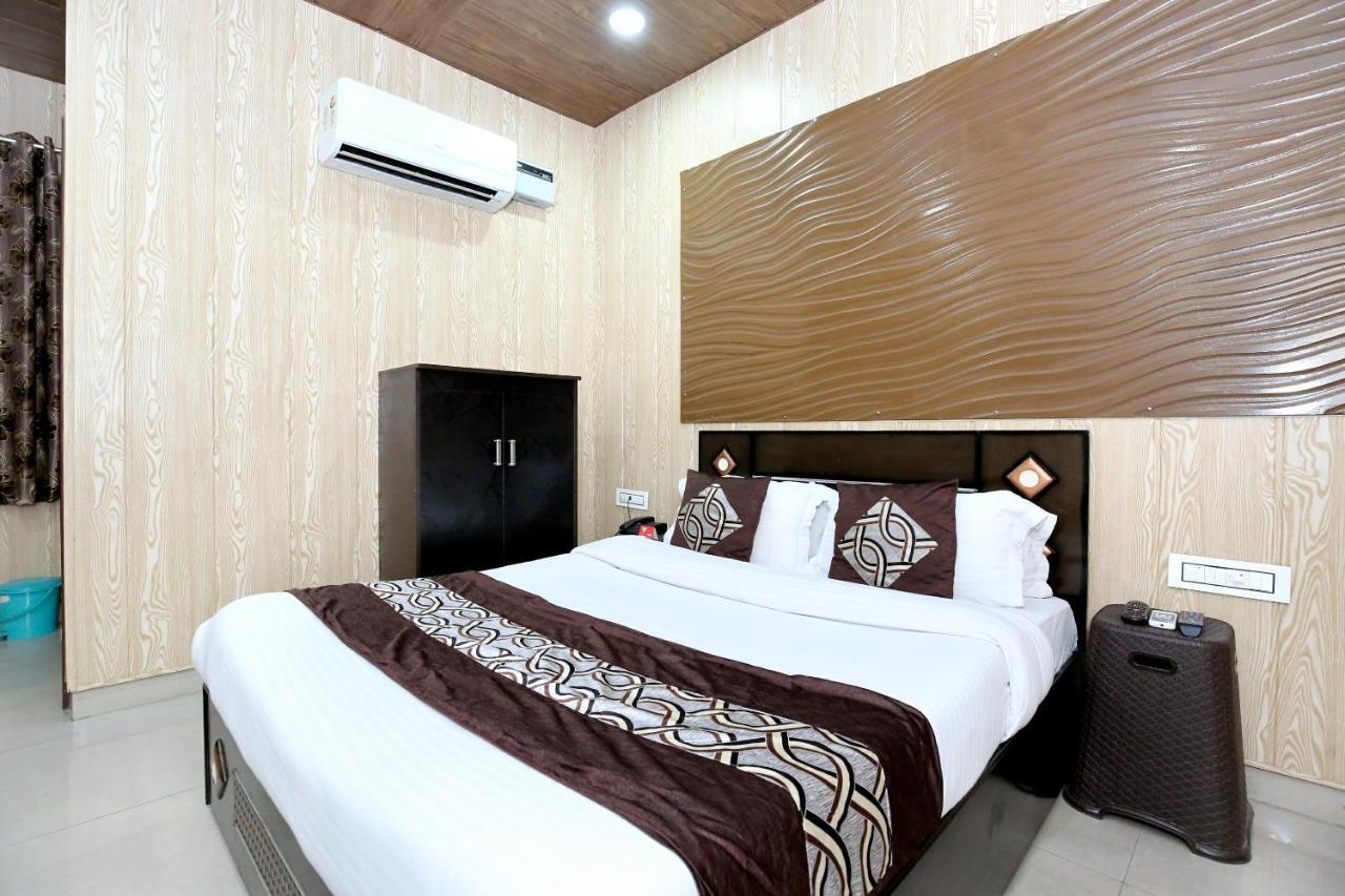 Oyo 8105 Royale Guest House Ludhiana Extérieur photo